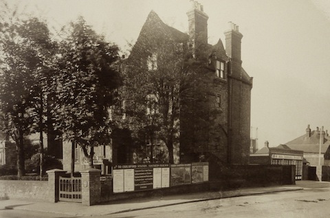 Do you know where this house stood - on the corner of a main road into Guildford and a side road?