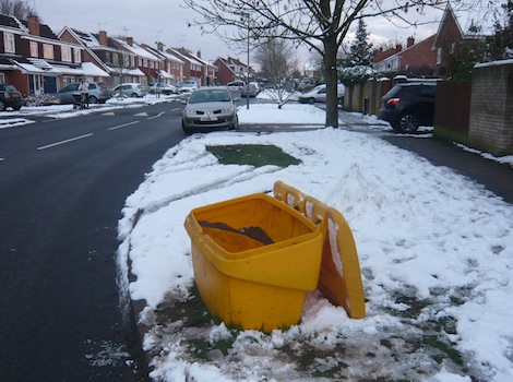 The grit bin on the bend by the north end of Grange Road
