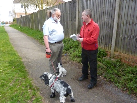 Andy chats to Les Wood, a neighbourhood watch co-ordinator.
