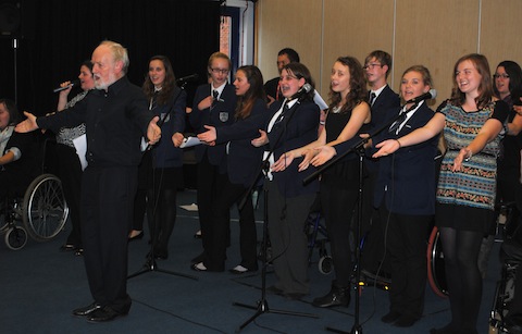 Sir Richard Stilgoe leads the performers while getting the audience to participate in some singing and hand actions.