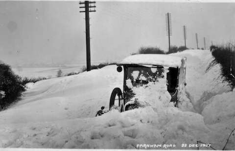 A stranded vehicle on the Hog's Back near Guildford, December 28, 1927.