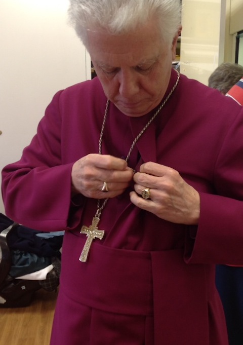 Bishop Ian pins on his British Heart Foundation badge.