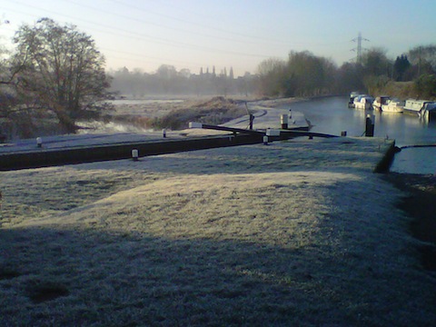 A frosty morning at Stoke Lock.