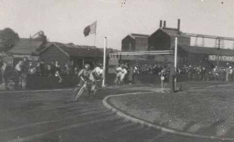 Where was this cycle speedway match taking place?