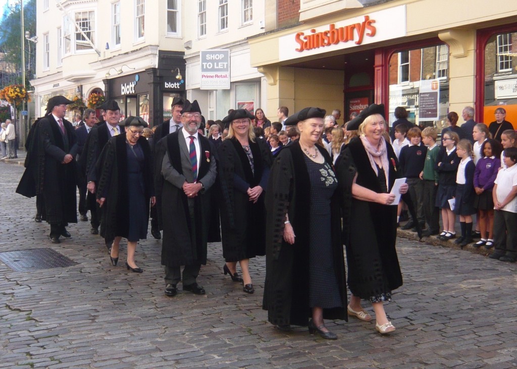 Bringing up the rear are the serving councillors in their black robes. Front left Cllr Jenny Jorda, next to her Cllr Pauline Searle. Behind them Cllr David Elms and Cllr Angela Goodwin.