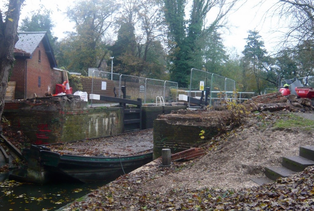 Work underway to install a new Millmead Lock bridge