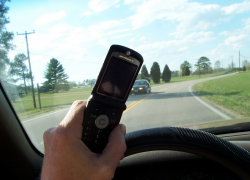 driving and phoning mobile phone