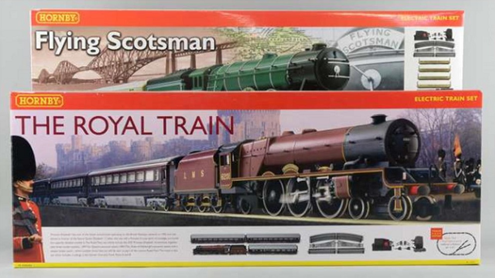 Two Hornby 00 gauge electric train sets, Flying Scotsman, R 1039 and The Royal Train, R 1057 both boxed as new